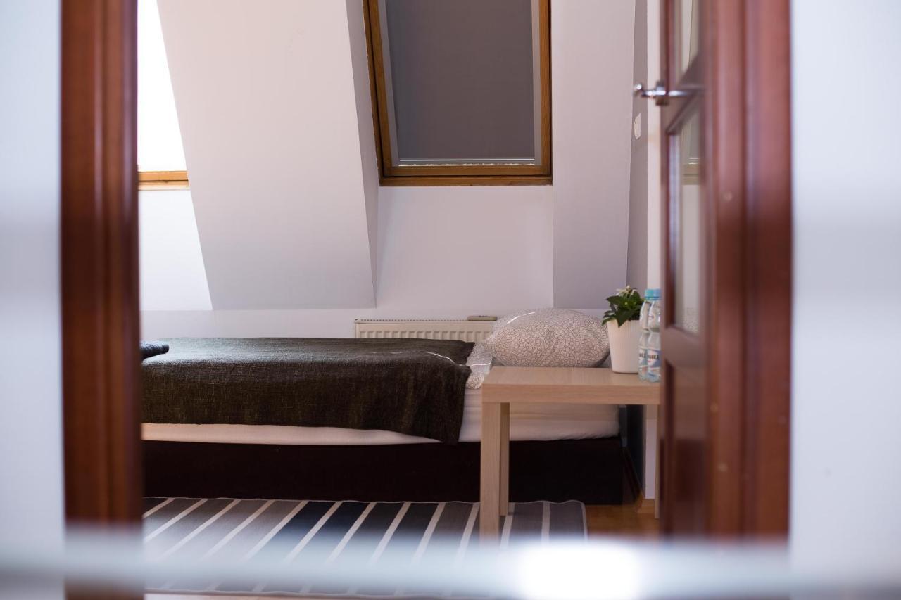 V Hostel Warsaw Luaran gambar