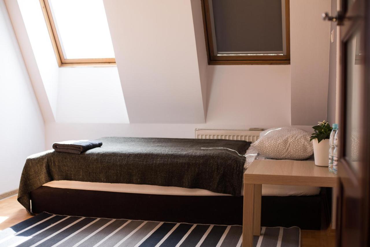 V Hostel Warsaw Luaran gambar