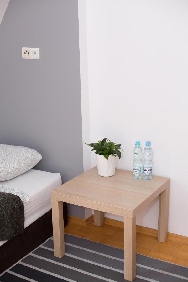 V Hostel Warsaw Luaran gambar