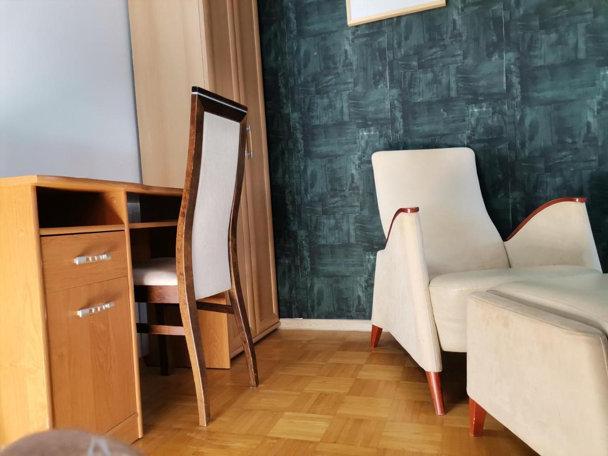 V Hostel Warsaw Luaran gambar